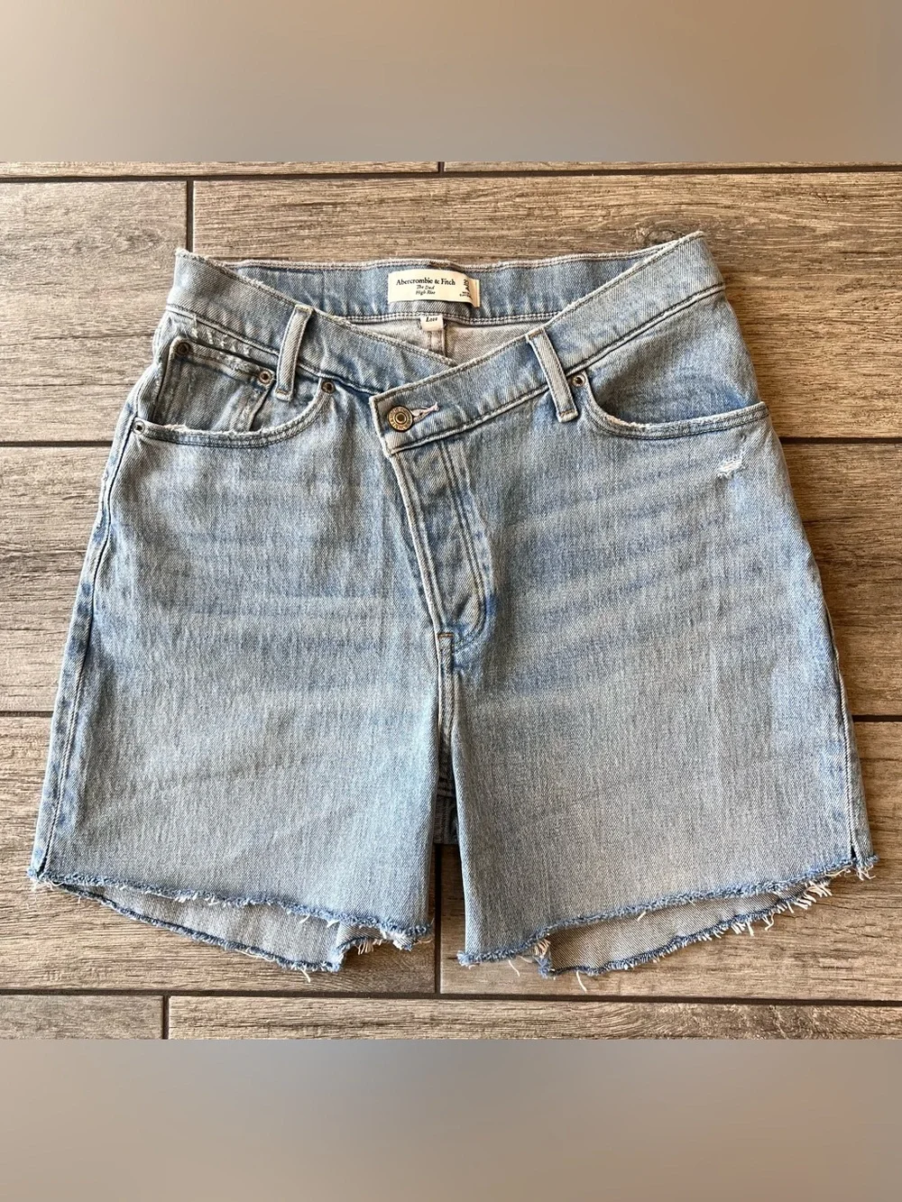 Abercrombie & Fitch The Dad High Rise Curve Love Denim Shorts Size 27 / 4s - Picture 1 of 12